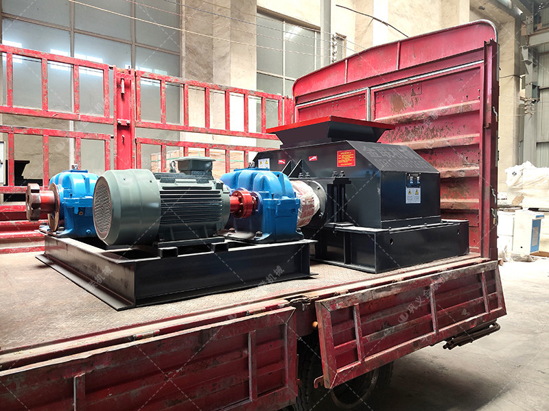 直連式對(duì)輥破碎機(jī)發(fā)貨 中小型破碎設(shè)備發(fā)往河南