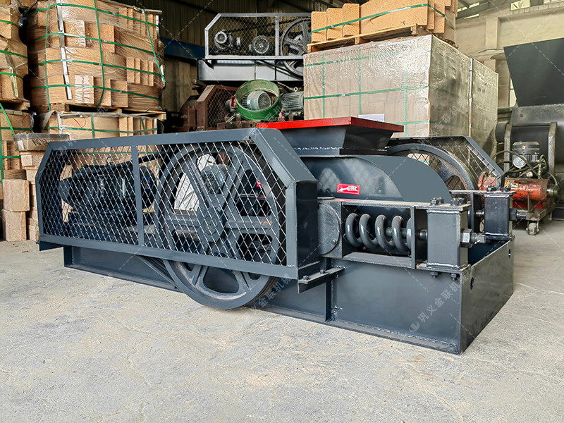 小型400x400對輥破碎機 破碎機生產(chǎn)線發(fā)往非洲馬達(dá)加斯加