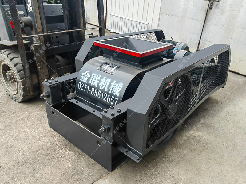 小型400x400對輥破碎機 破碎機生產(chǎn)線發(fā)往非洲馬達(dá)加斯加