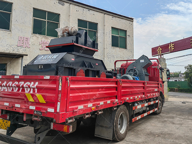 中型制砂設(shè)備2PG0806對(duì)輥制砂機(jī)發(fā)往河南