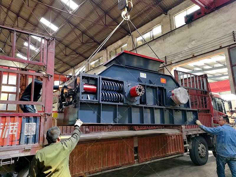 2PG1200x800大型對輥制砂機發(fā)往陜西