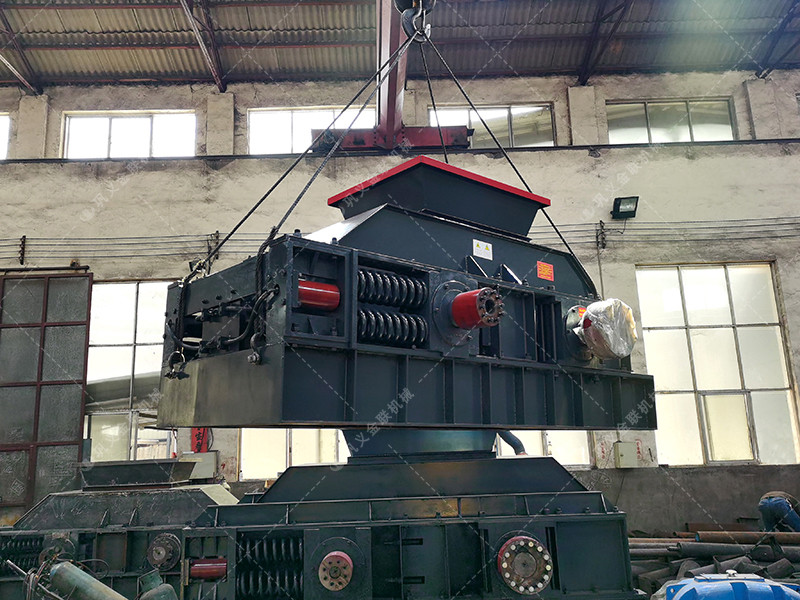 2PG1200x800大型對輥制砂機發(fā)往陜西