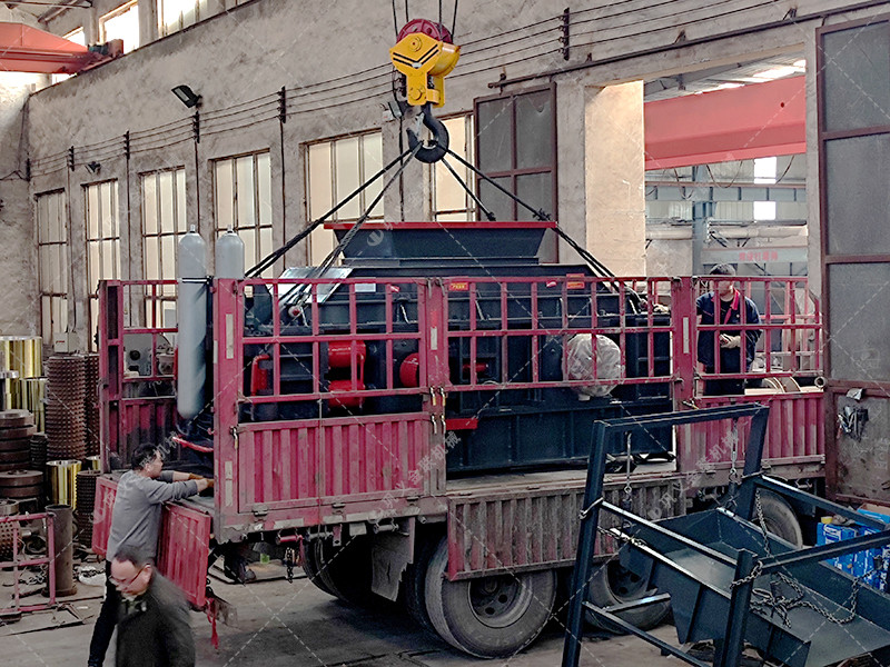 2PG1510制砂專用設(shè)備液壓對輥制砂機發(fā)往湖北