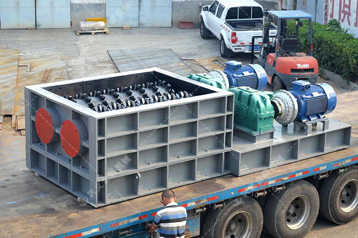 強(qiáng)力雙齒輥破碎機(jī),分級(jí)齒輥式破碎機(jī)廠(chǎng)家,大石頭破碎機(jī)價(jià)格